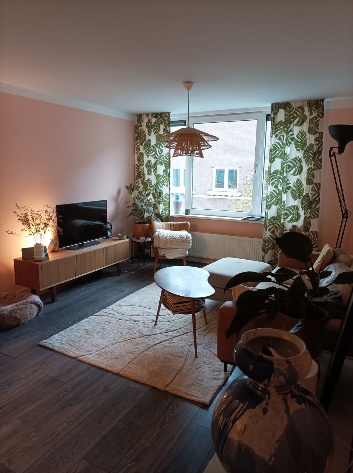 Luz, Color y Texturas Naturales: Claves de Diseño en un Dúplex con Encanto